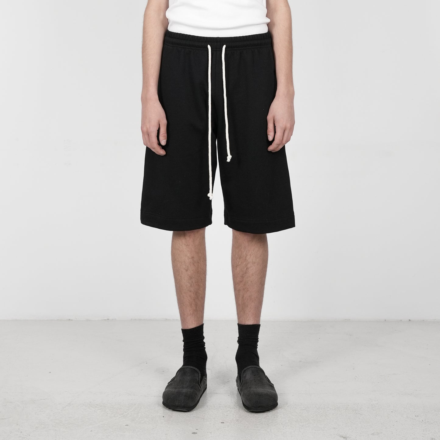 Barrel Flowy Shorts (Black)